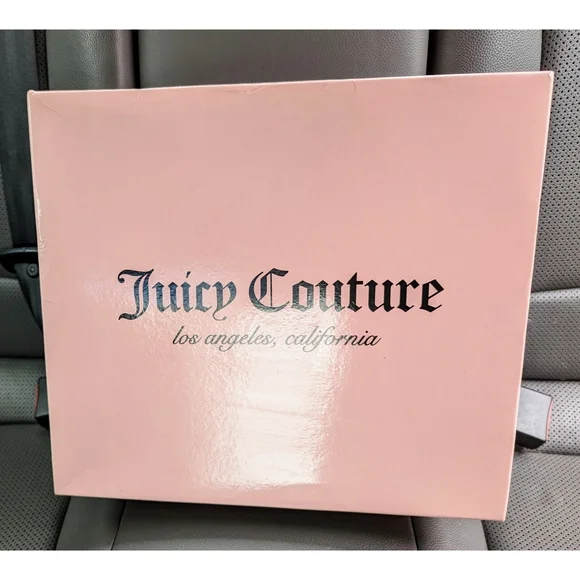 🔒SOLD🔒 Juicy Couture | Indulgence White & Gold Hiking Boots | GUC - Picture 2 of 9